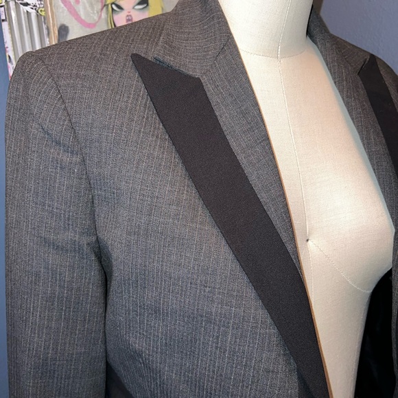 BCBGMAXAZRIA two-piece women’s gray and black striped  skirt suit - Picture 4 of 13